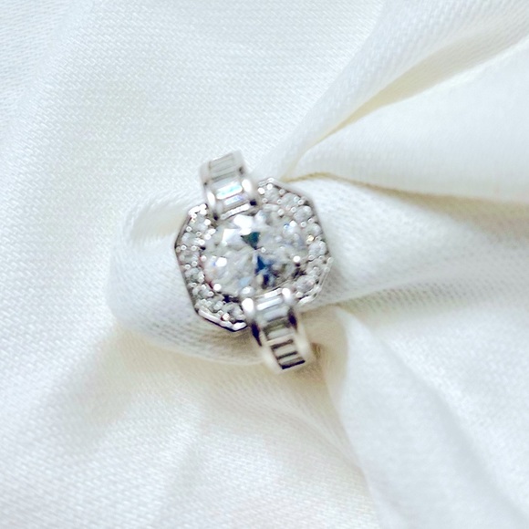 CZ Cocktail Ring Set in Stirling Silver. - Picture 4 of 6